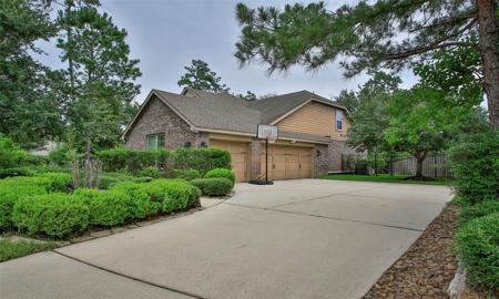 138 W Arbor Camp Circle