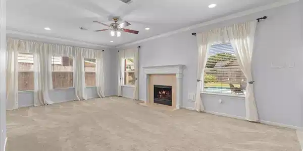 Image 4: Expansive 23x13 living room with gas fireplace and