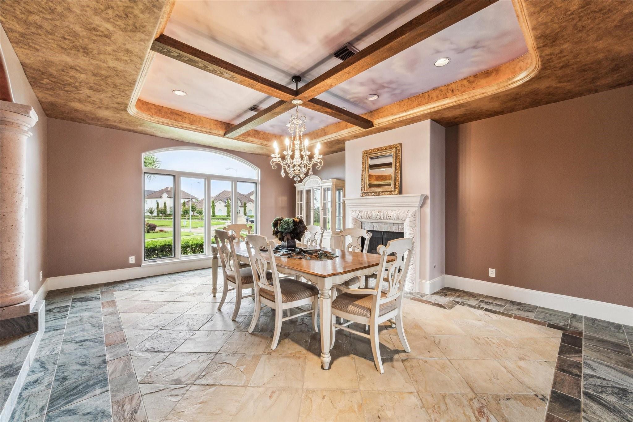 Image 4: Formal dining