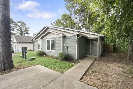 16807 Crestmont