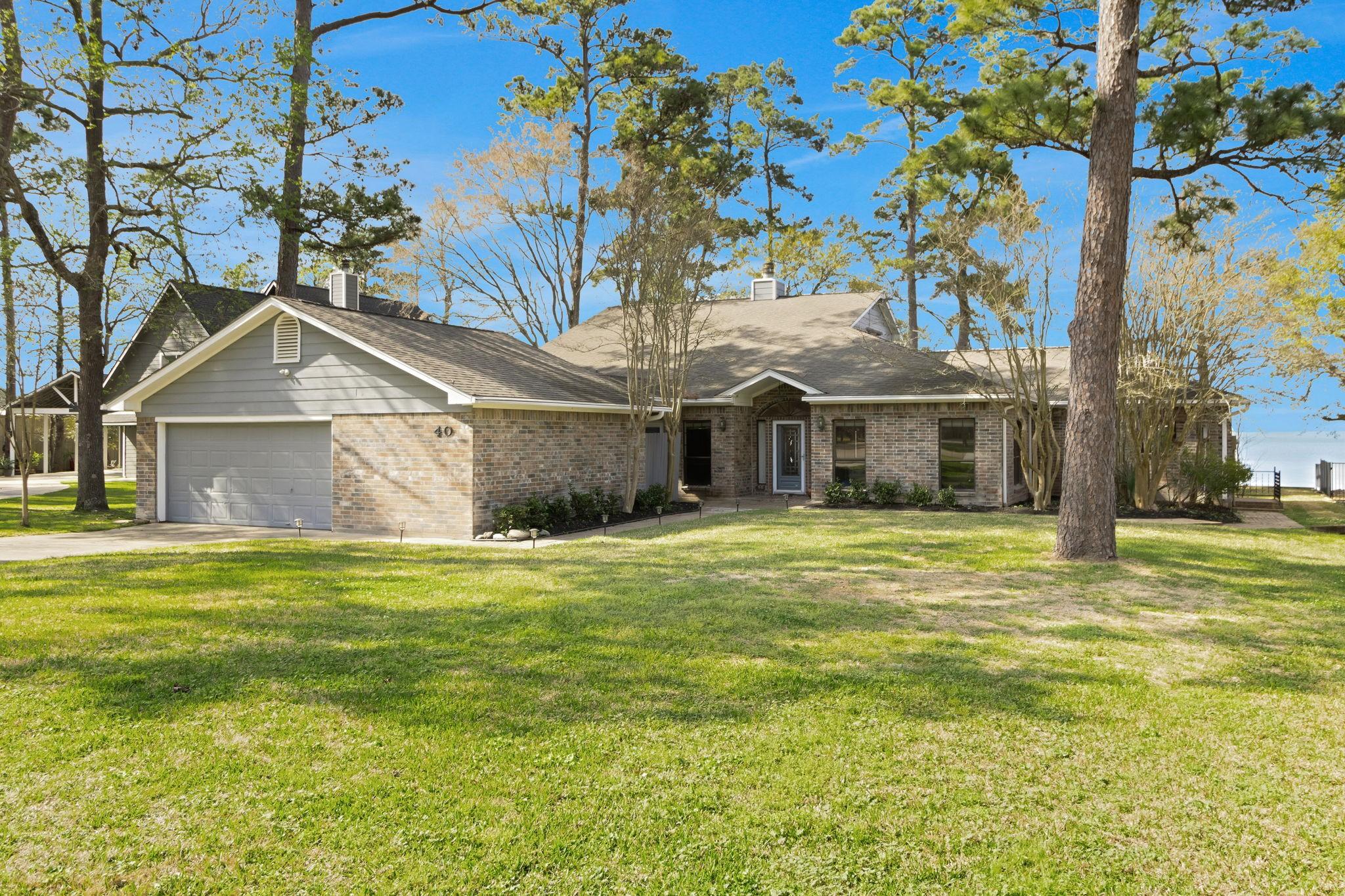 Image 2: Located on a cul de sac on a great sized lot