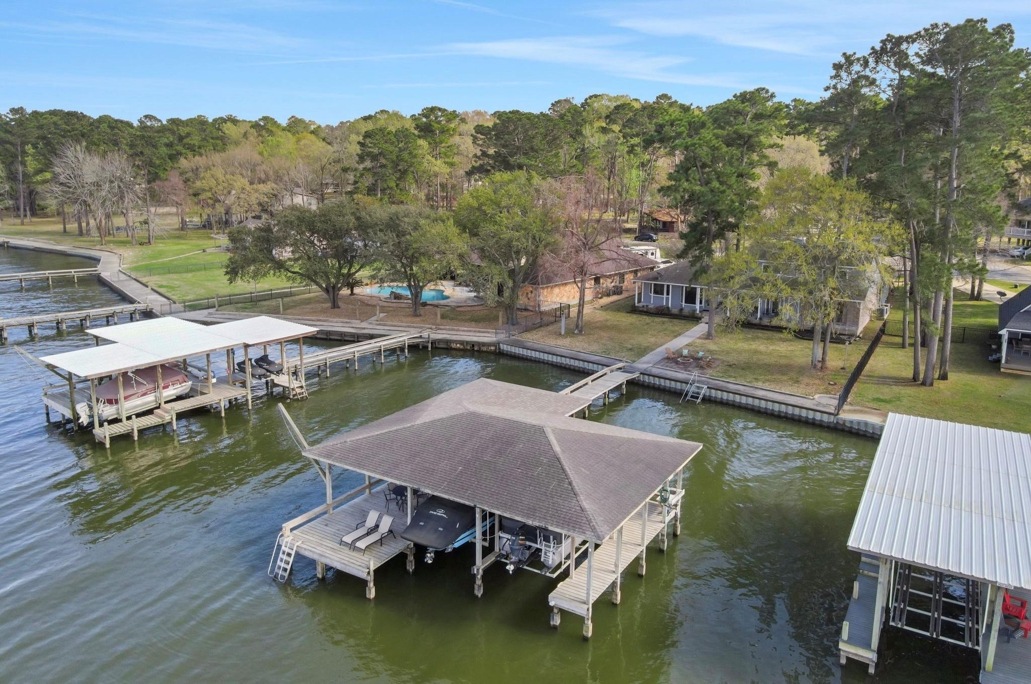 Image 3: This waterfront home is located on a spacious 0.4