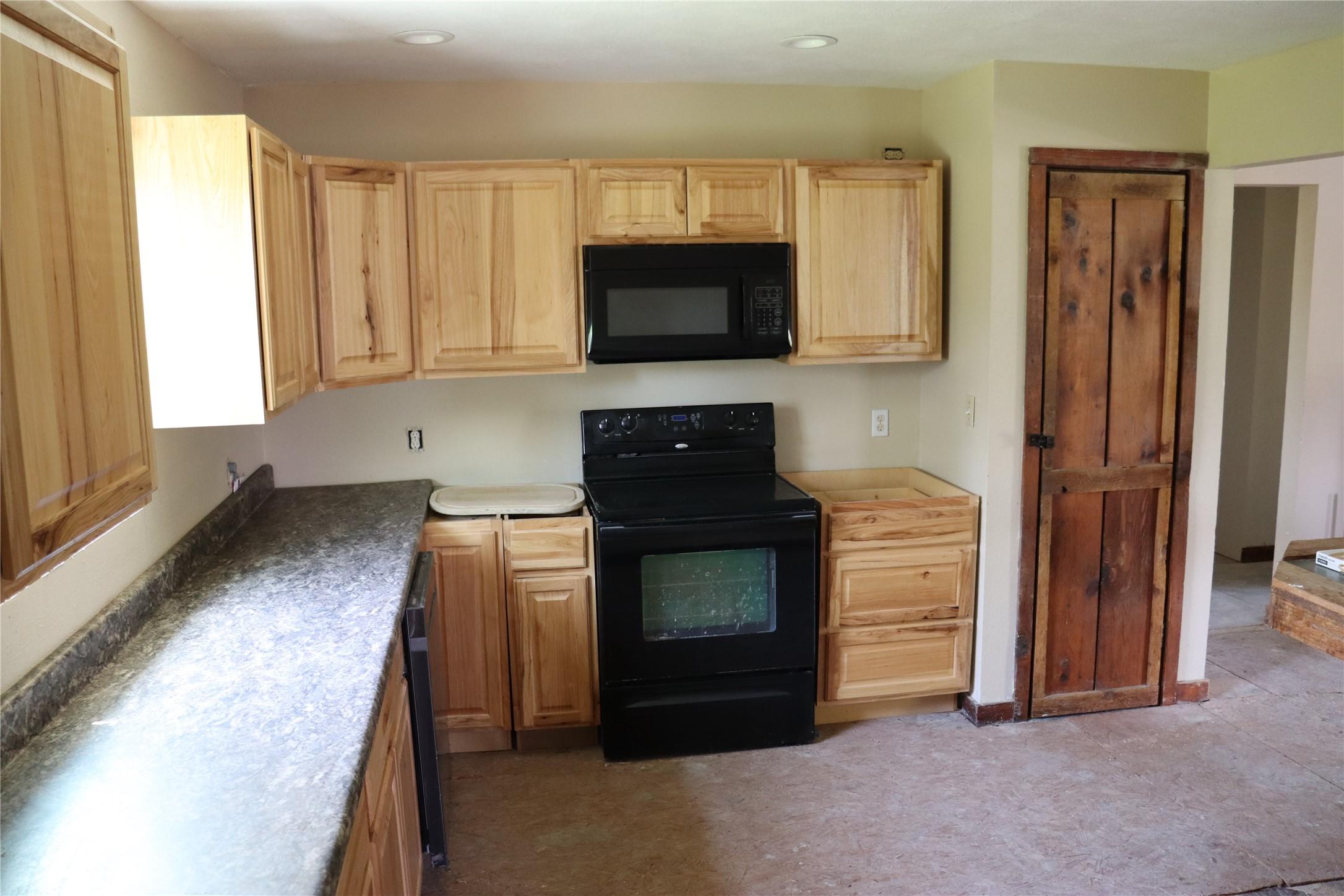 Image 4: Kitchen