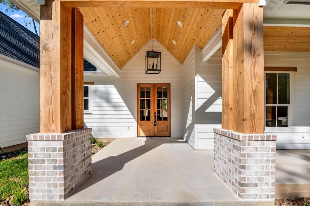 Image 4: Front door
