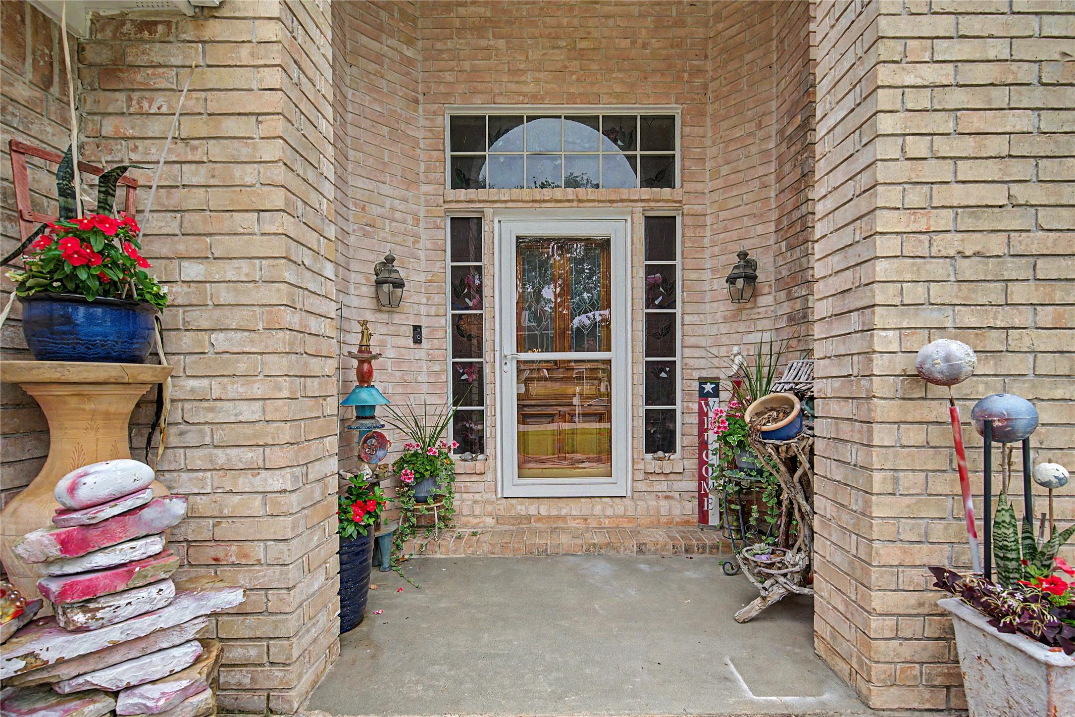 Image 4: front entryway