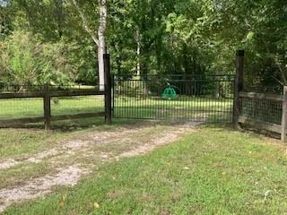 Image 4: Gated entrance to the property