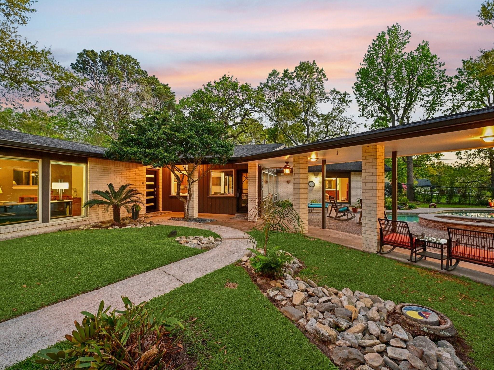 Image 4: Once inside the sidewalk gate, you will be in awe