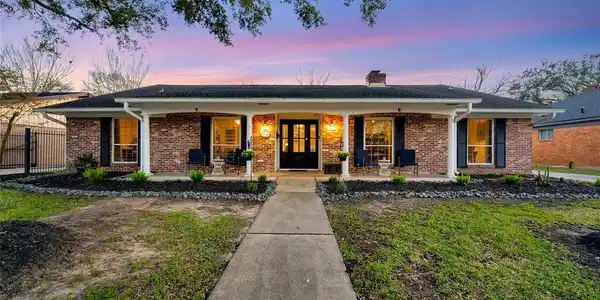318 Pebblebrook Drive