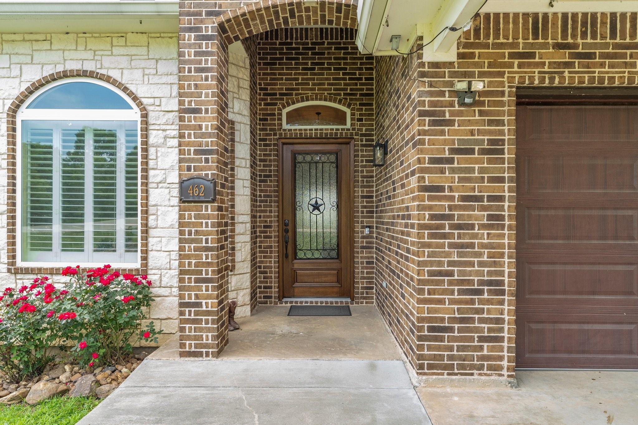 Image 3: Beautiful mix of stone and brick