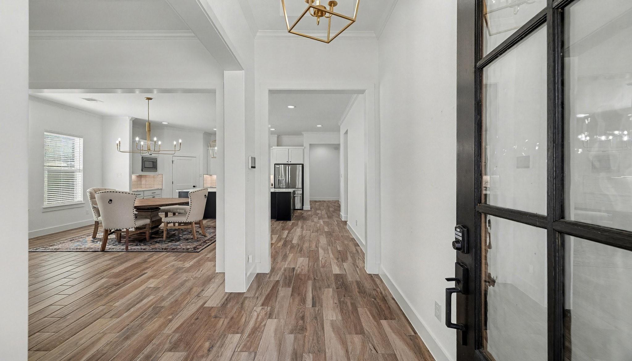 Image 2: Entry into the gorgeous open floor plan