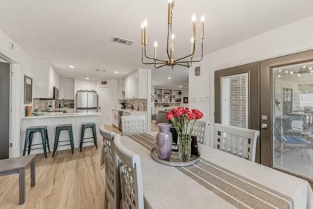 1905 Rollingwood Drive