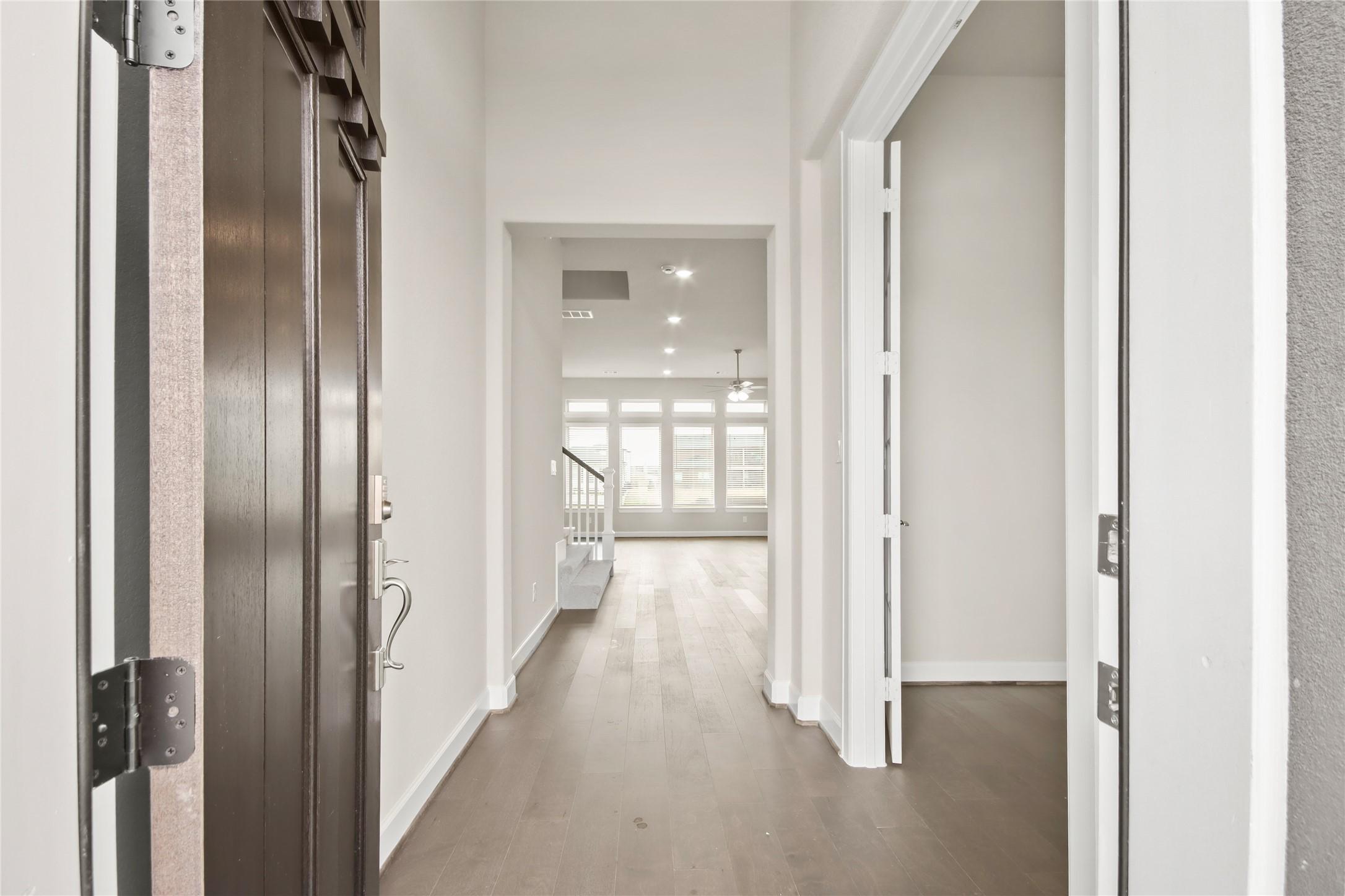 Image 4: Welcoming foyer