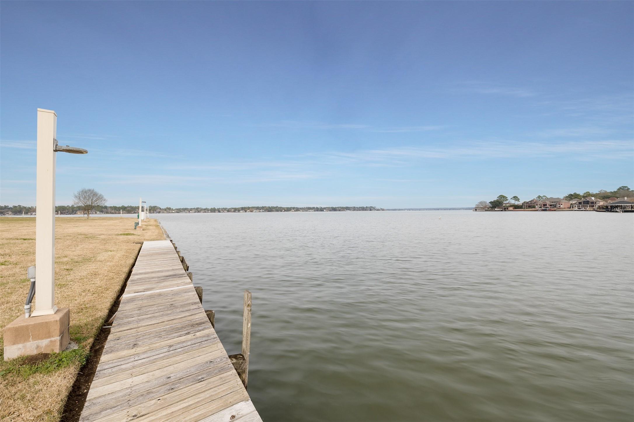 Image 4: This boardwalk allows you to enjoy a walk along th