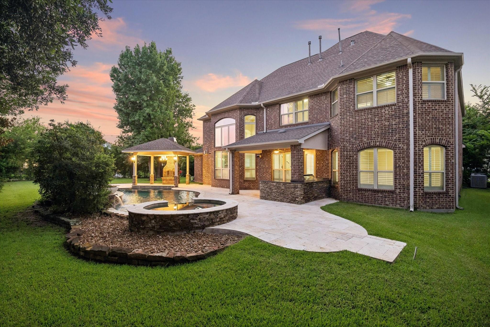 Image 3: A stunning perspective of this exceptional outdoor