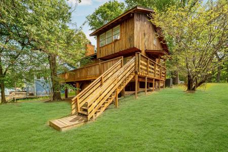 7 Lake Drive