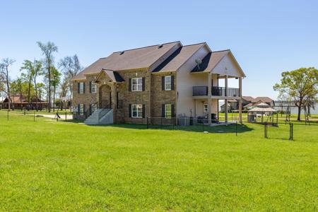 264 Falcon Point