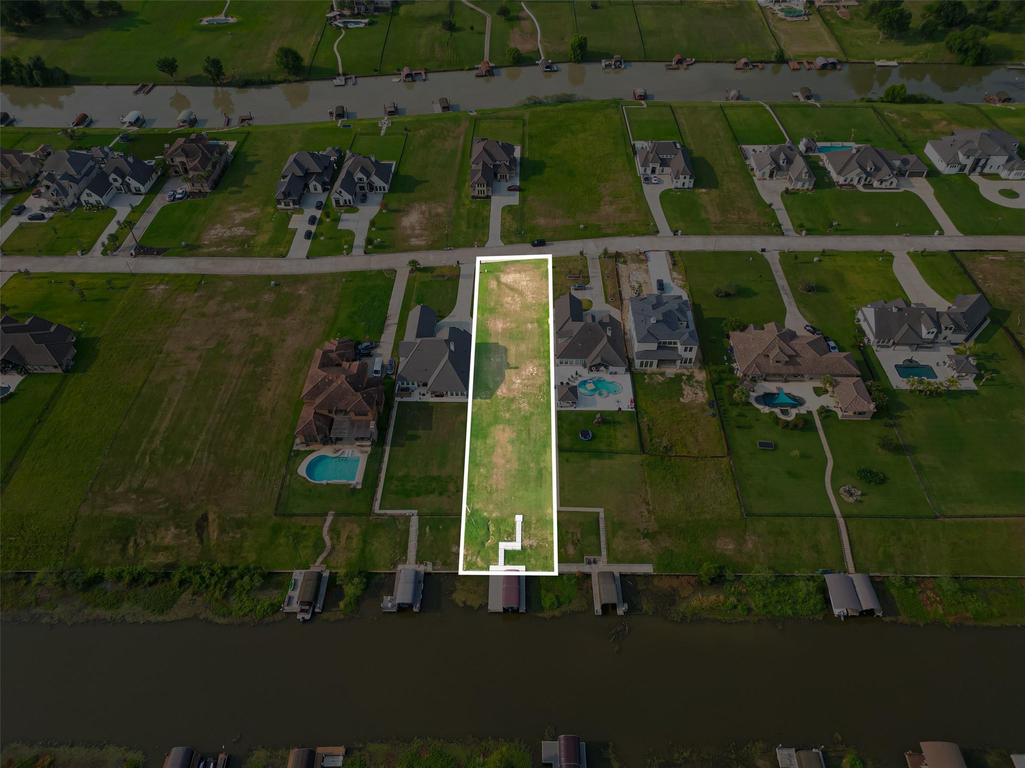 Image 3: Enormous lot
