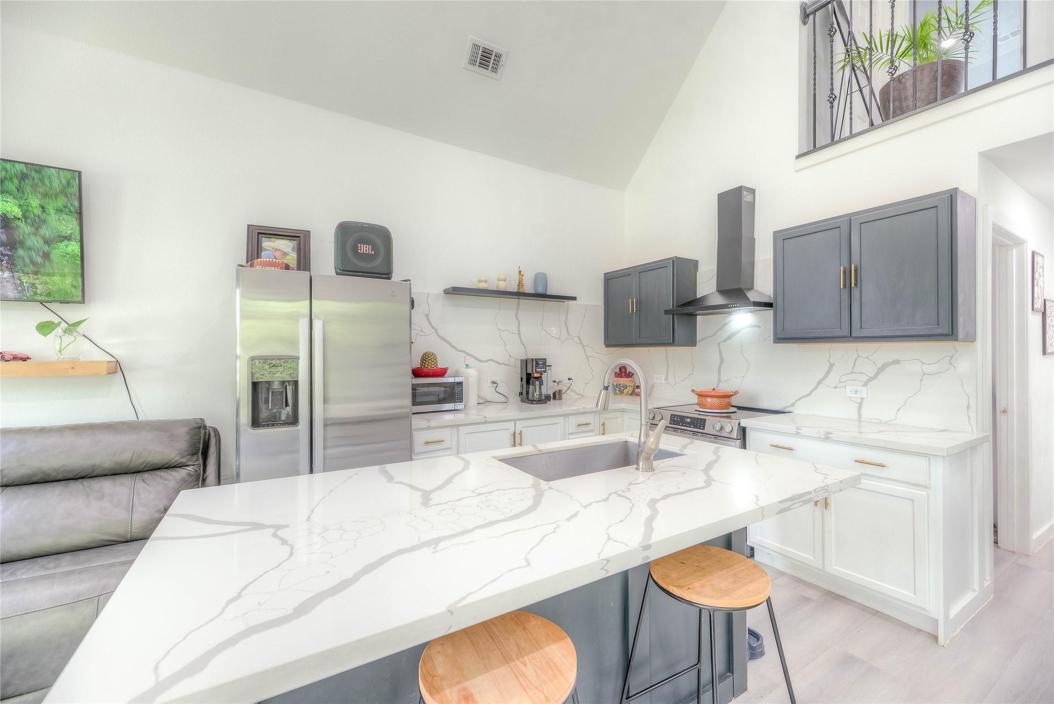 Image 4: Quartez countertops.
