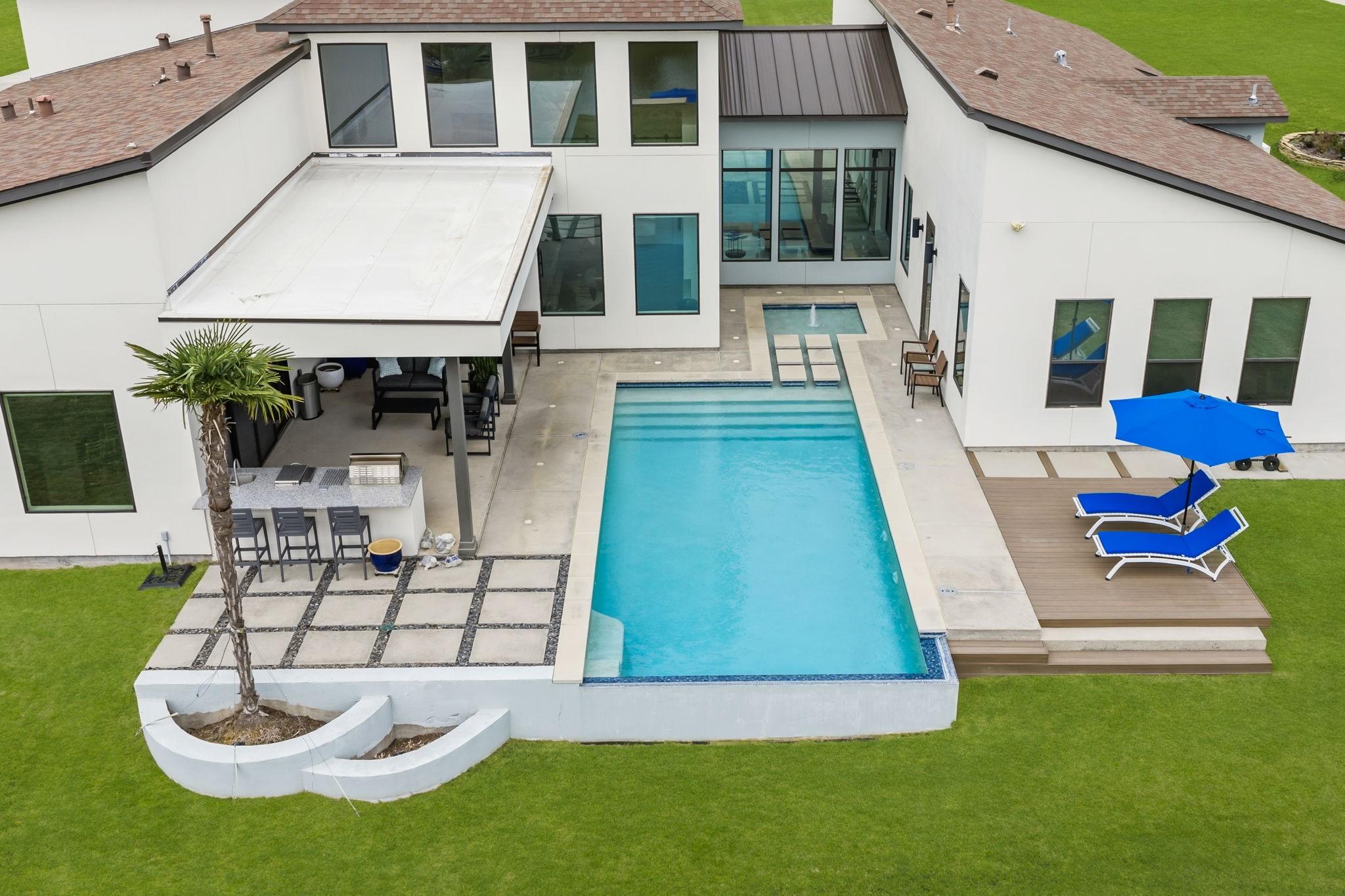 Image 2: This property is incredibly beautiful and welcomin