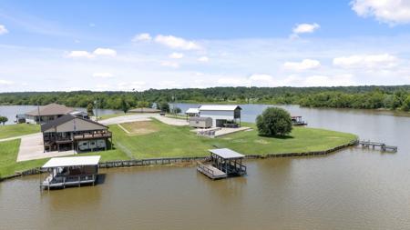 500 LAUREL COVE W