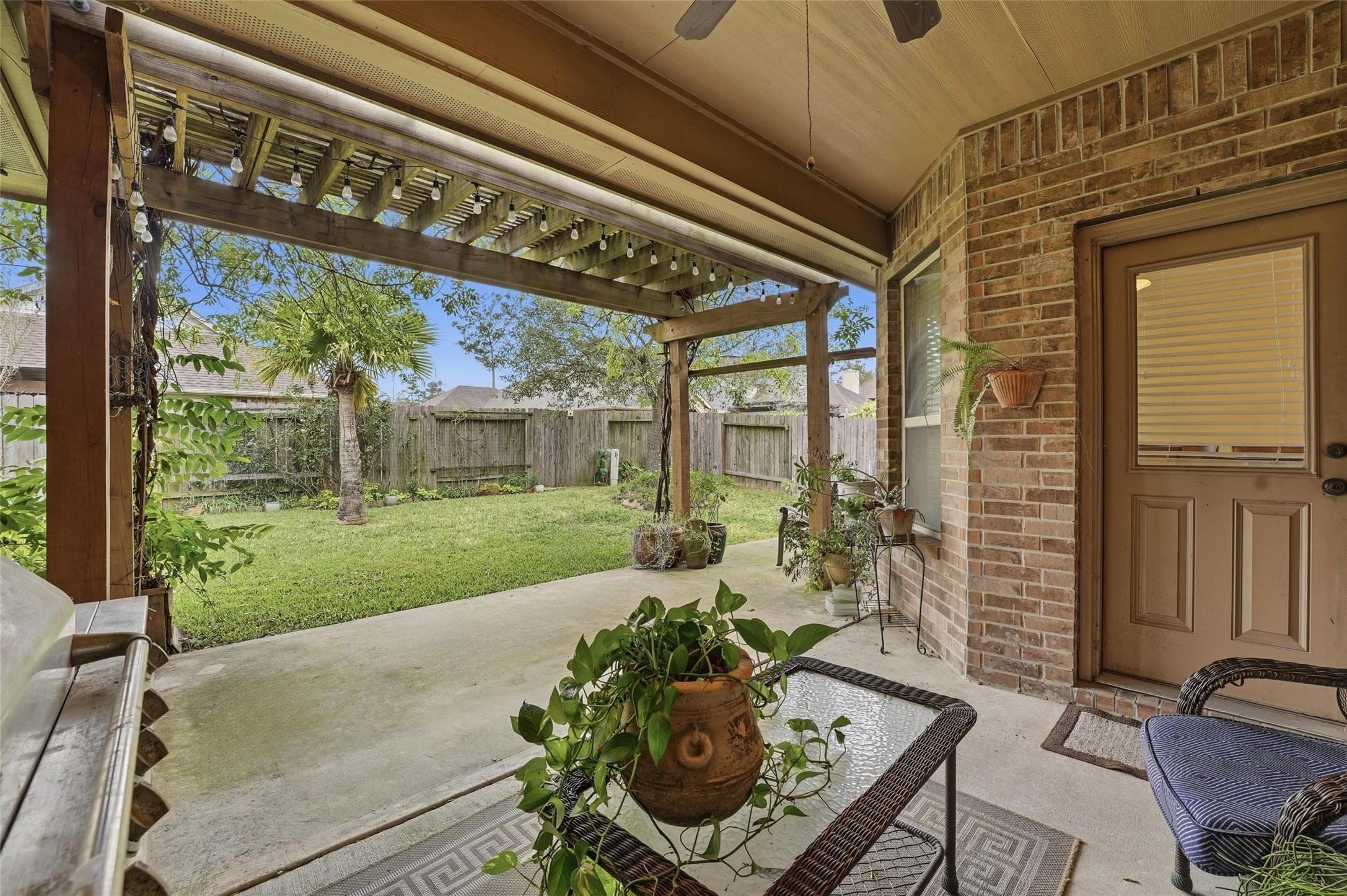 Image 2: Nice back Patio