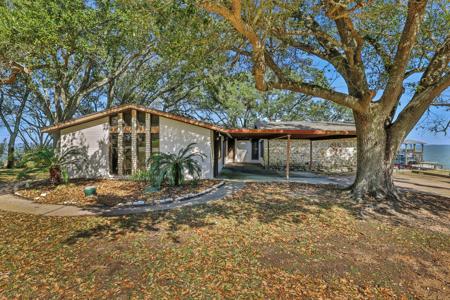160 Lakeway Drive