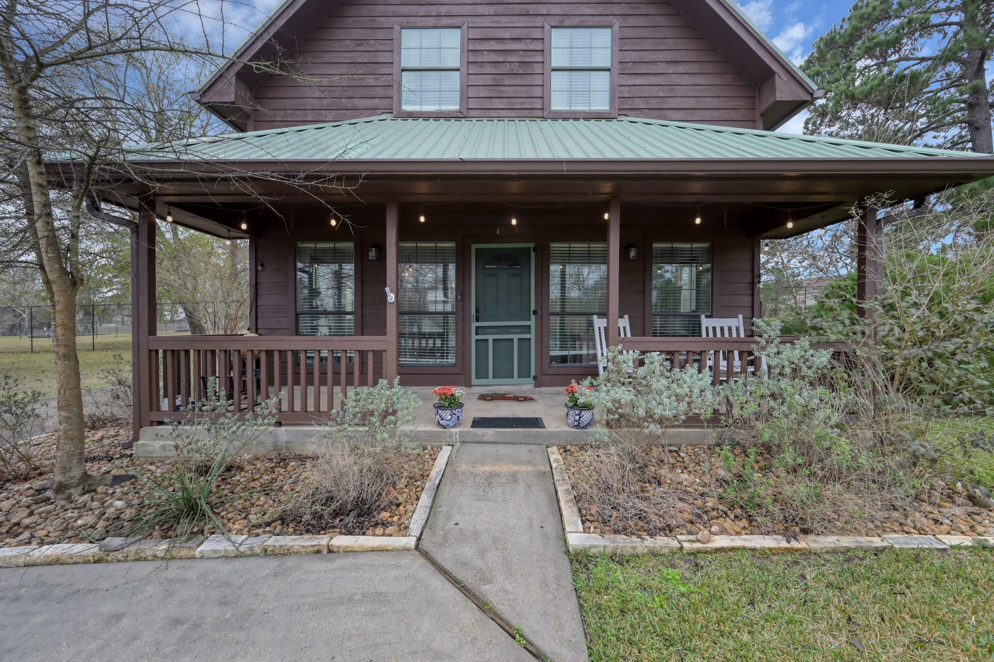 Image 1: Exterior Front
