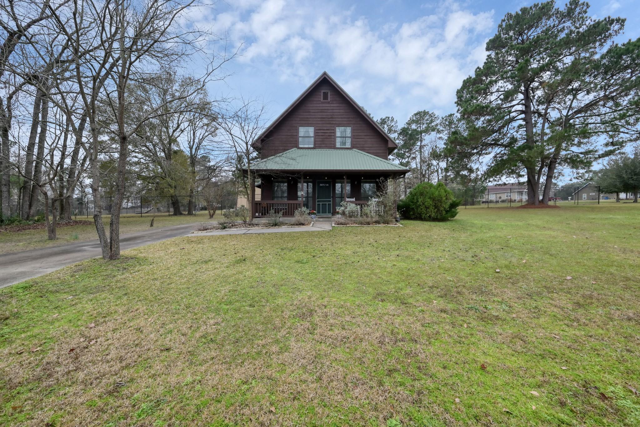 Image 2: Front Yard