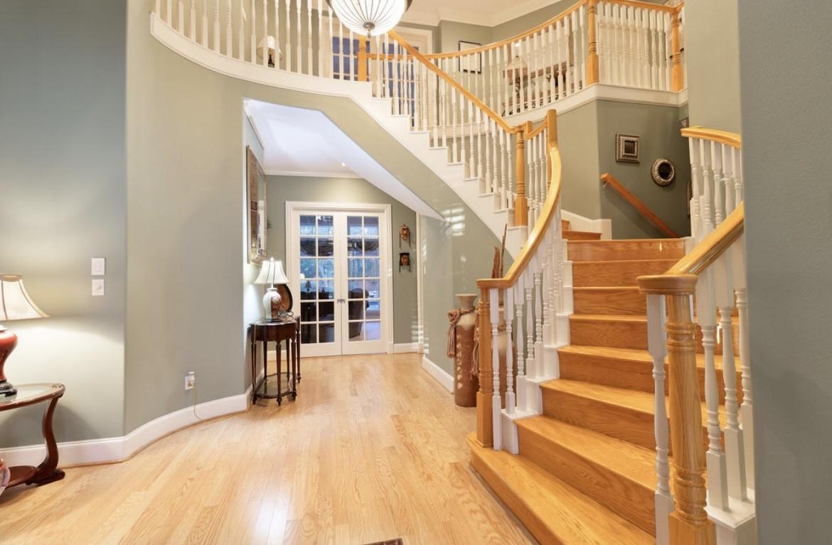 Image 2: Step into elegance with this breathtaking staircas