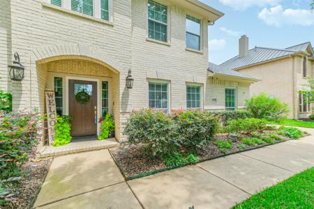 2433 La Rochelle Court