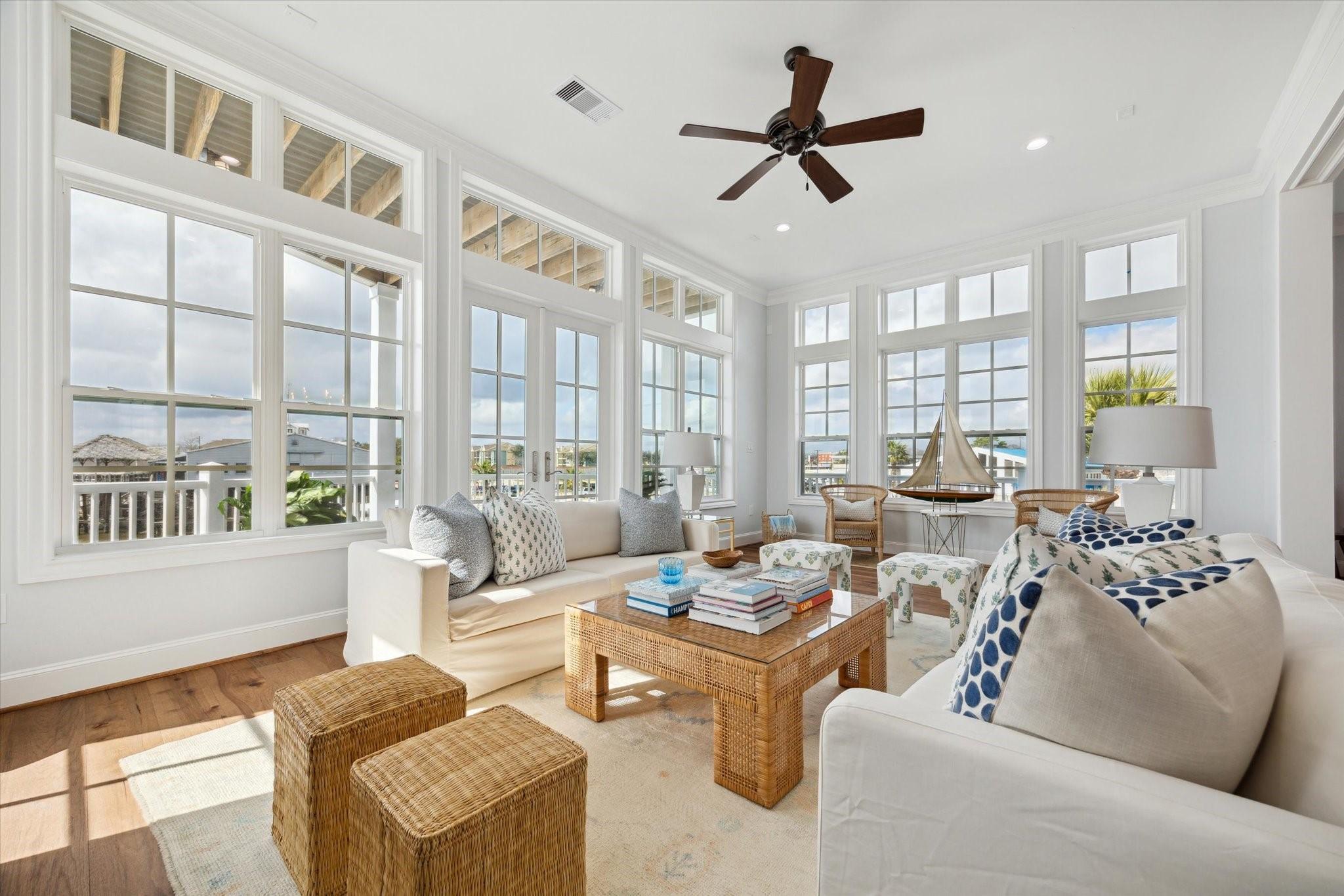 Image 4: Beautiful open floor plan with expansive views of