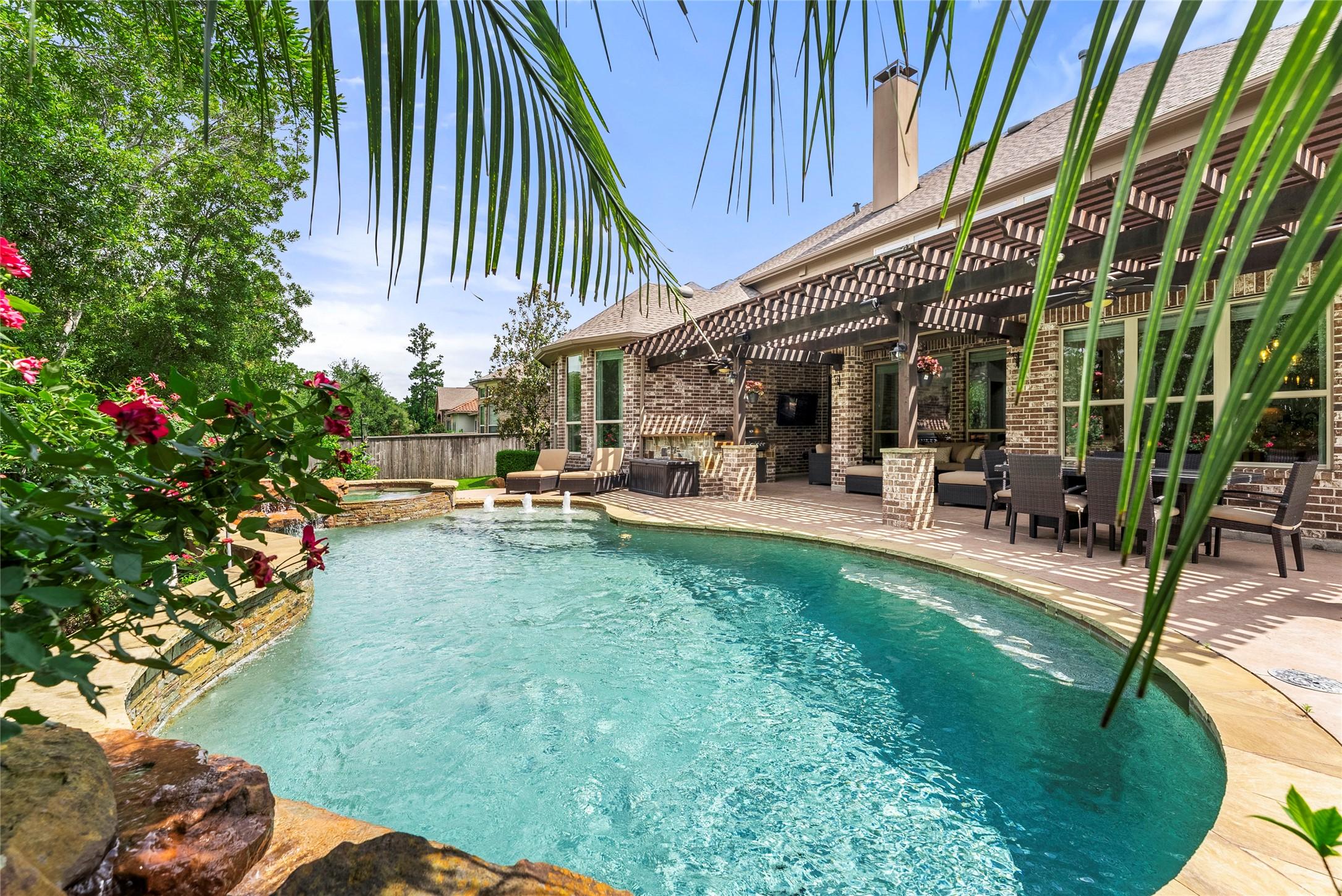 Image 2: With an incredible backyard waiting for you!