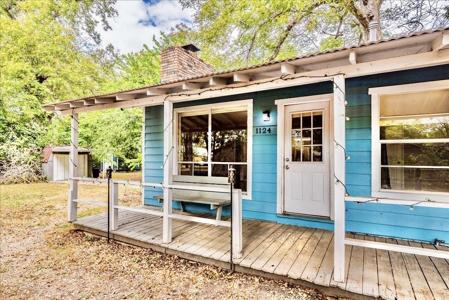 1124 Timber Elm