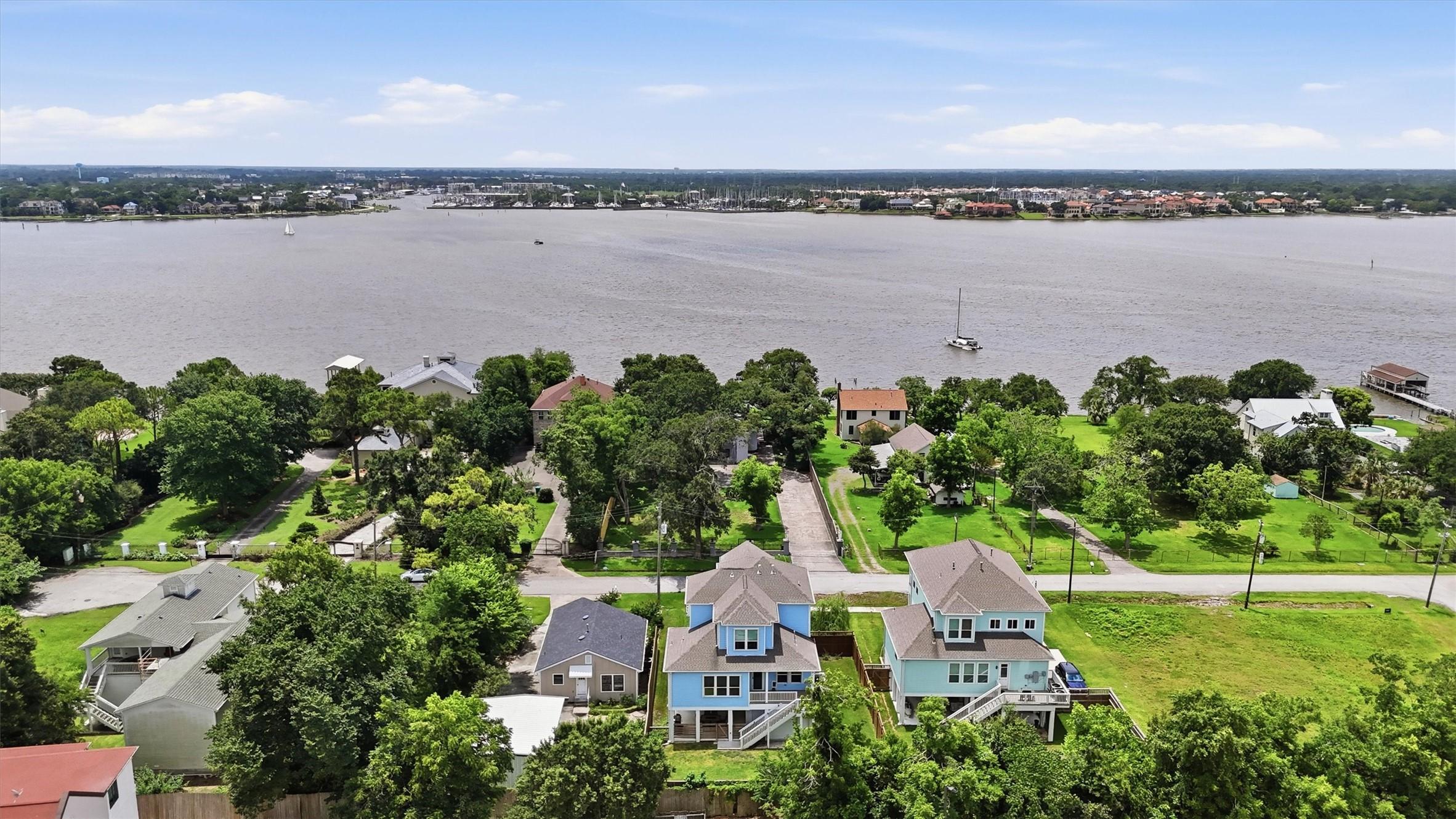 Image 2: You will love the coastal lifestyle!