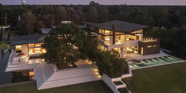 319 Lakeshore Drive