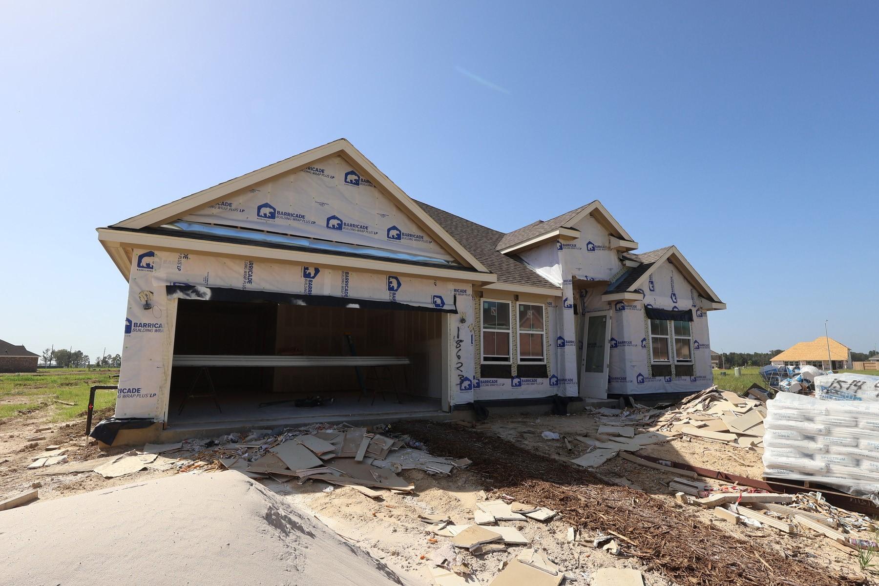 Image 3: One story home with 4 beds, 3.5 baths, and 3 car t