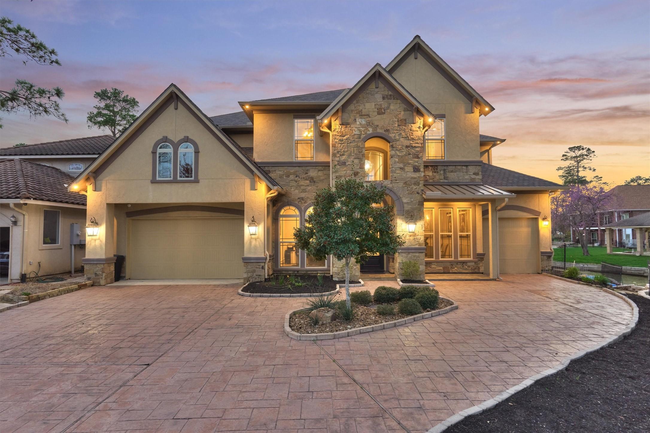 Image 1: Welcome to this gorgeous, lake front home in the c