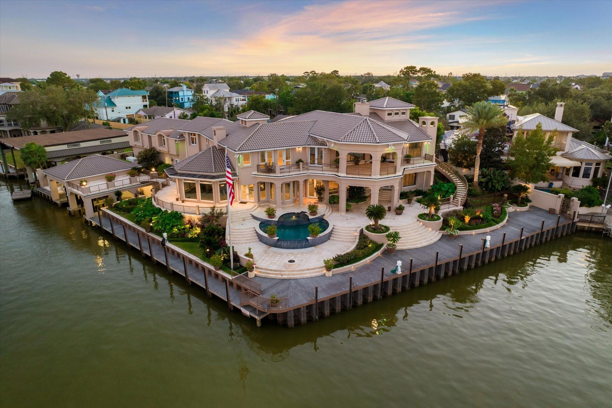 Image 1: STUNNING KEMAH WATERFRONT ESTATE