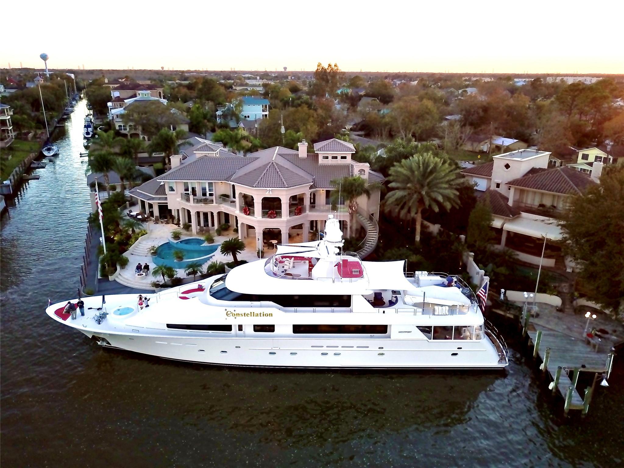 Image 4: RARE OPPORTUNITY TO DOCK UP TO A 130 FT YACHT!