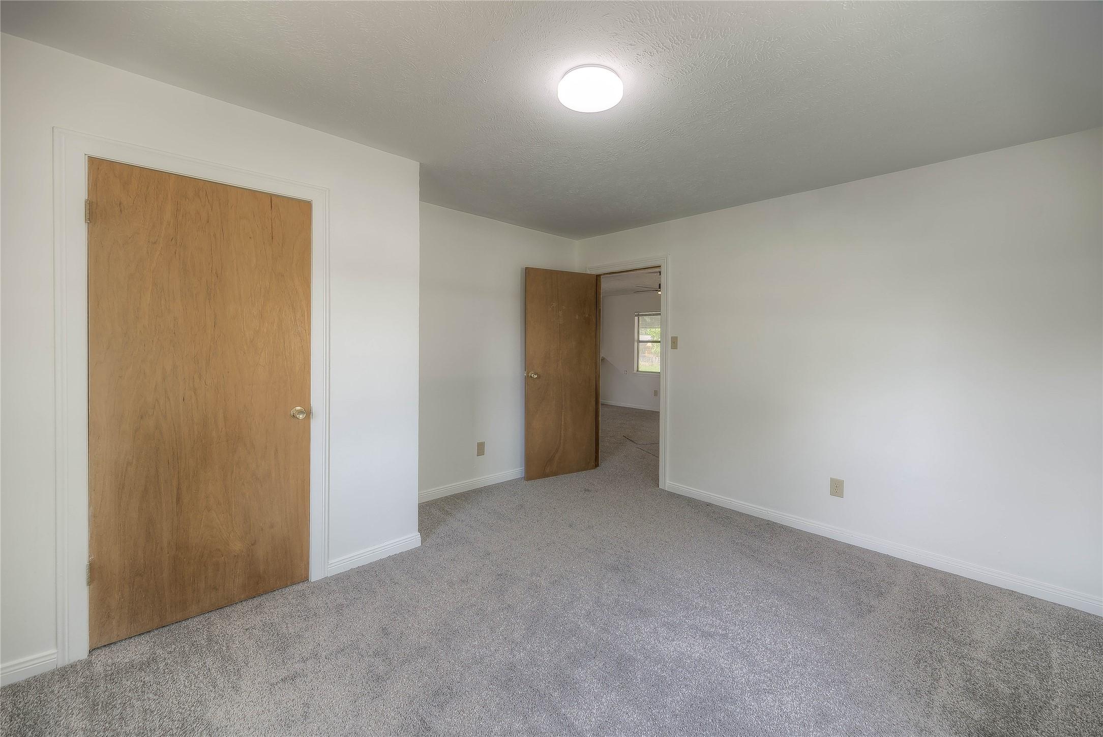Image 4: 1 OF 2 BEDROOMS, LARGE CLOSET, NEW CARPET