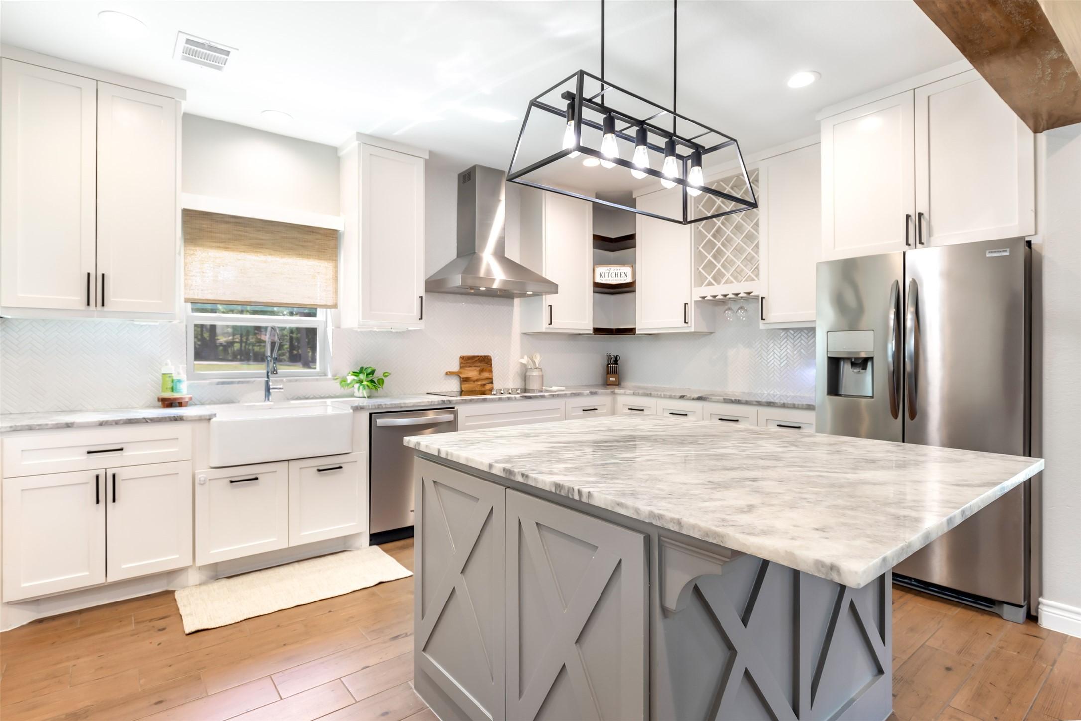 Image 3: Stunning Open Kitchen with Stainless Steel Applian