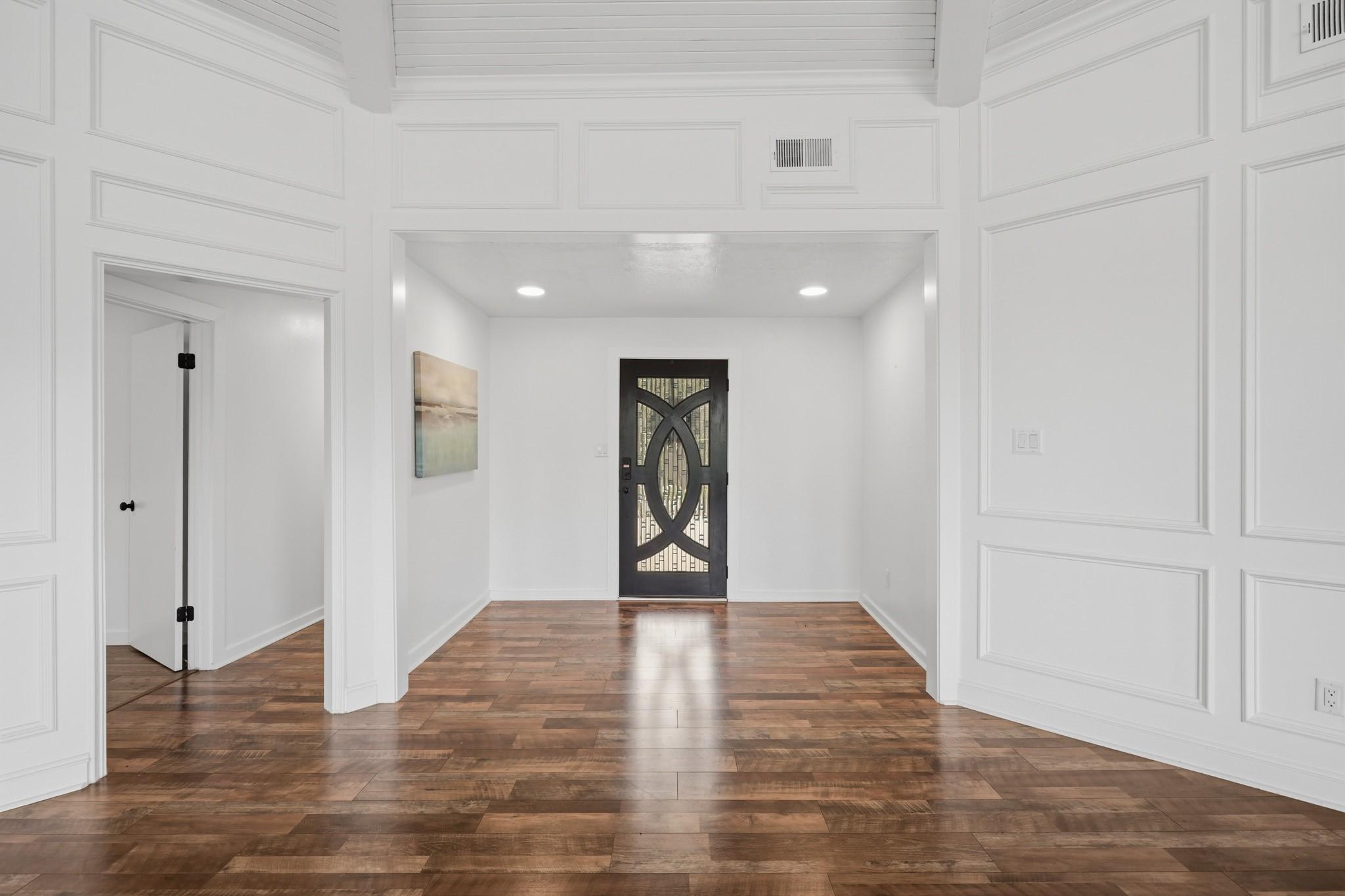 Image 4: A gracious entry welcomes you inside with new inte