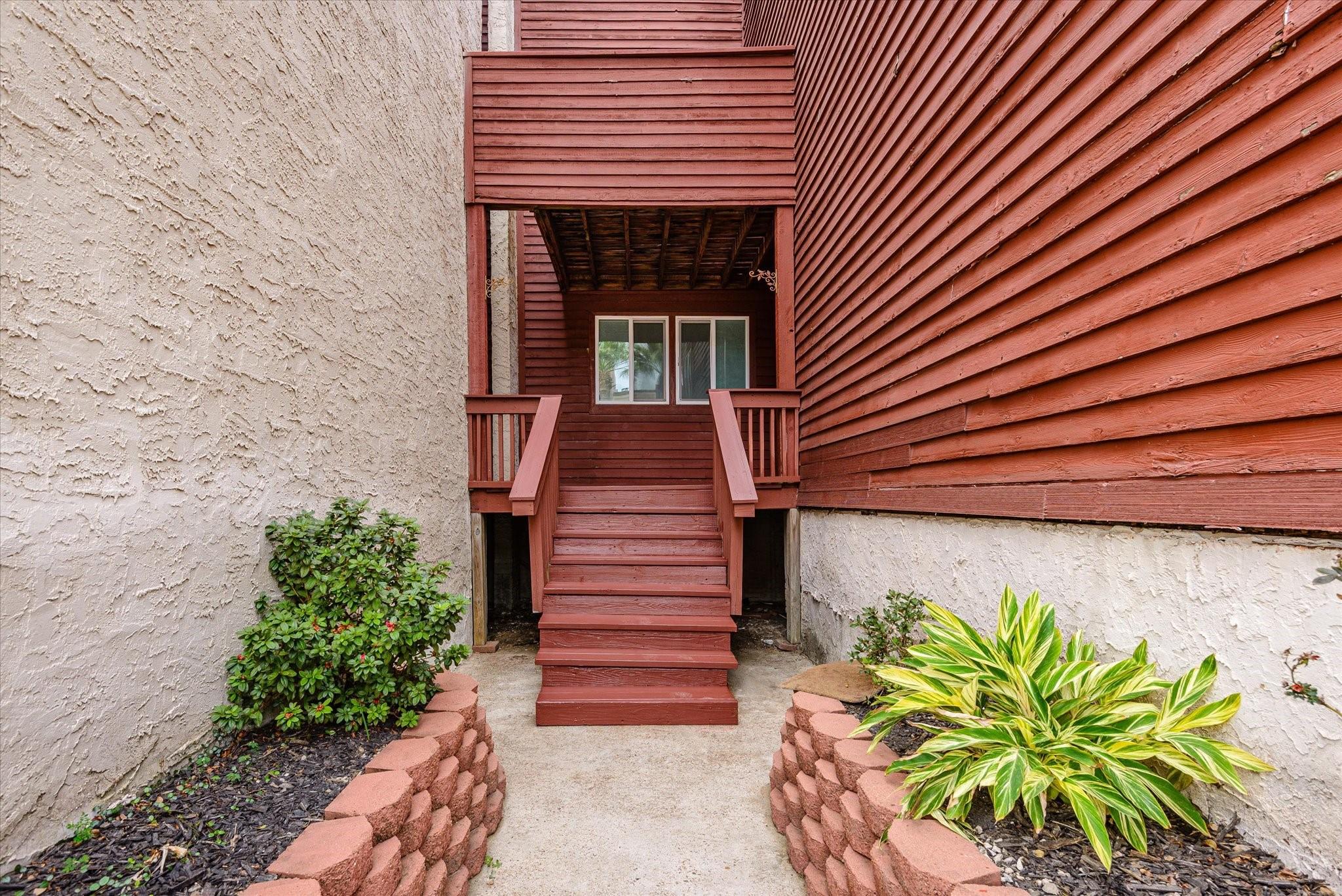 Image 2: Entry
