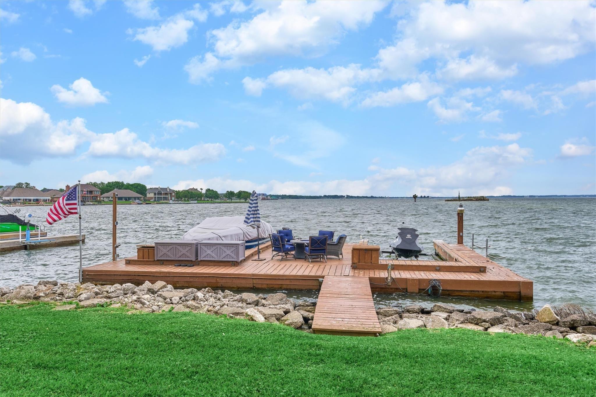 Image 2: Enjoy the ultimate waterfront lifestyle with your