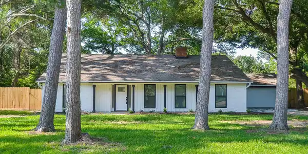 226 Lakeshore Drive