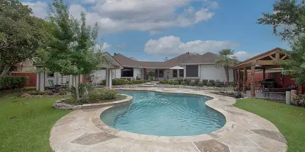 2806 Sandpebble Drive