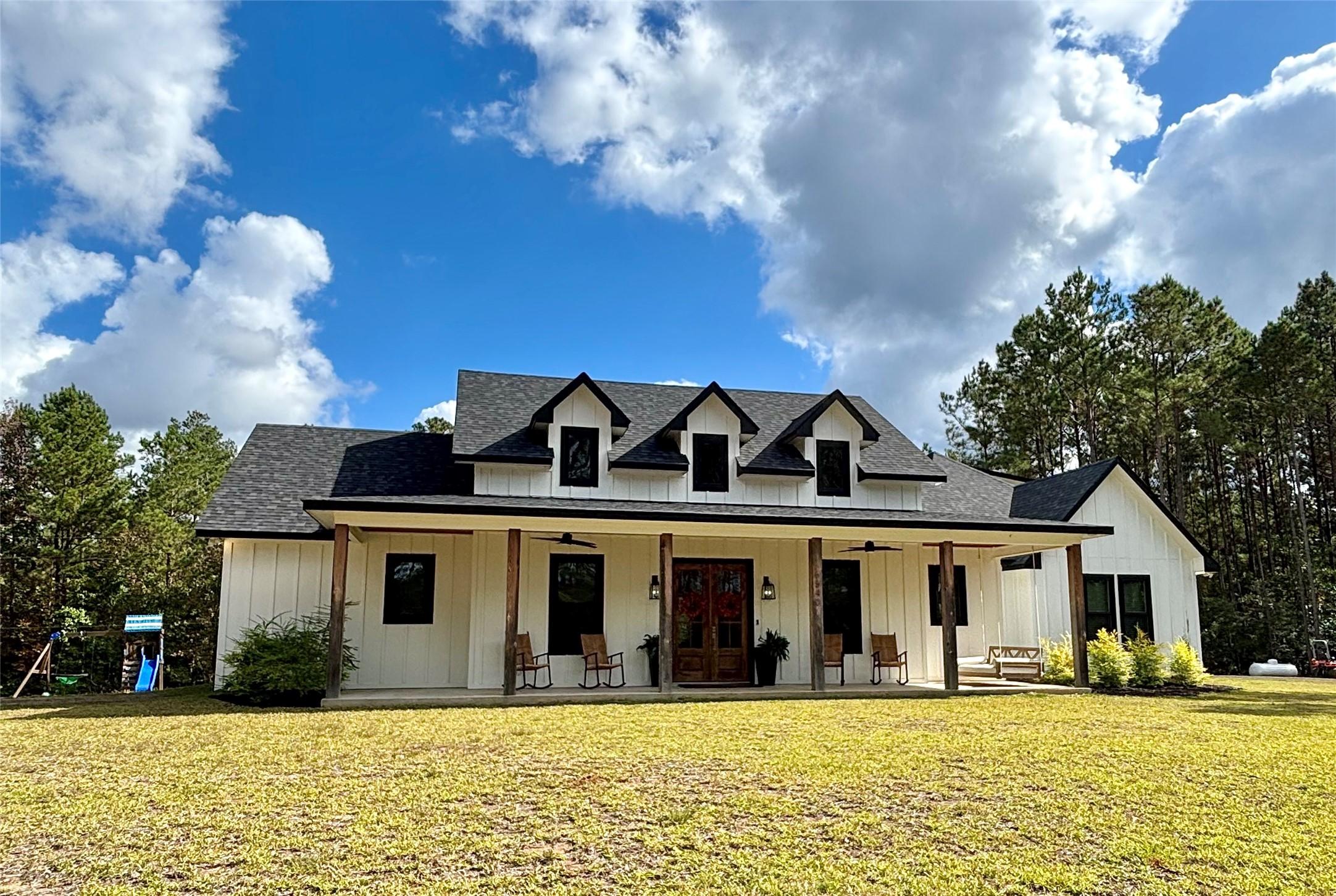 Image 2: Great curb appeal