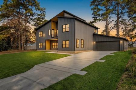 7292 Edgewater Drive