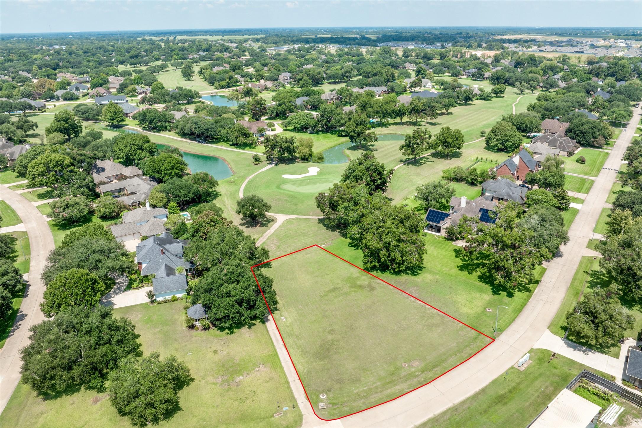 Image 4: Alternate aerial angle of the homesite looking acr