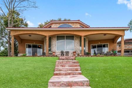 55 Lakeway Drive